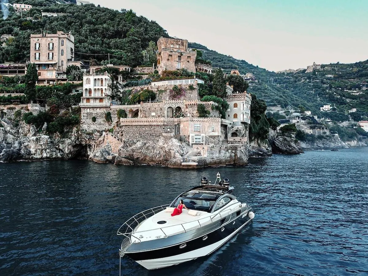 Botel Luxury Private Yacht Hotel Amalfi